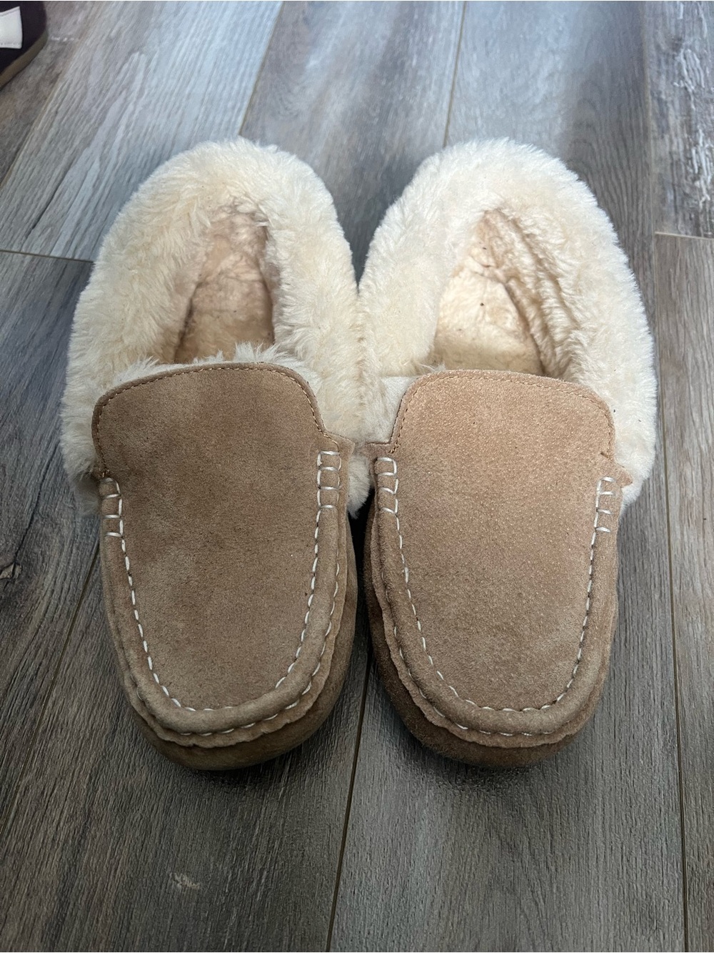 Lamo women’s moc slippers